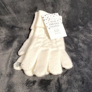 Soft white, tech-friendly knit Blush Peony gloves